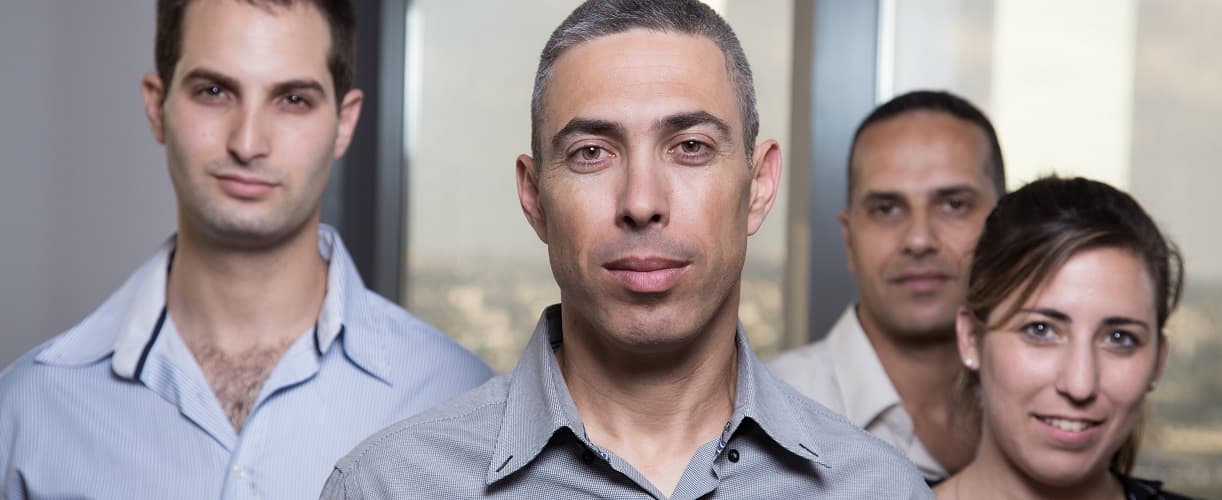 צוות אסטרטק בפגישת עבודה